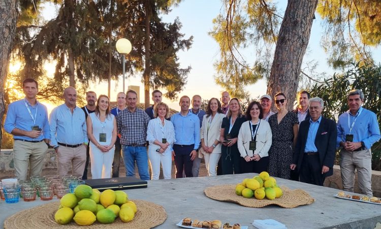 AEFAA recibe a autoridades europeas para dar a conocer el cultivo del limón, ejemplo de desarrollo sostenible de gran valor para el sector F&F